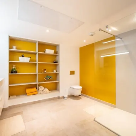Luxury Apartment In A Residence In Saint Tropez سان تروبيه
